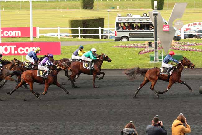 Photo d'arrivée de la course pmu PRIX DE CERISY à PARIS-VINCENNES le Mardi 23 février 2016