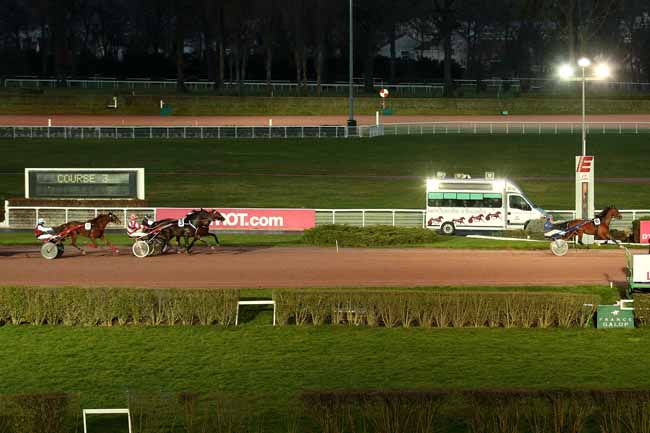 Photo d'arrivée de la course pmu PRIX D'AIGUEPERSE à ENGHIEN le Mercredi 24 février 2016