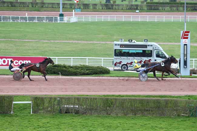 Photo d'arrivée de la course pmu PRIX DE SAINT-PIERRE-LA-COUR à ENGHIEN le Vendredi 26 février 2016