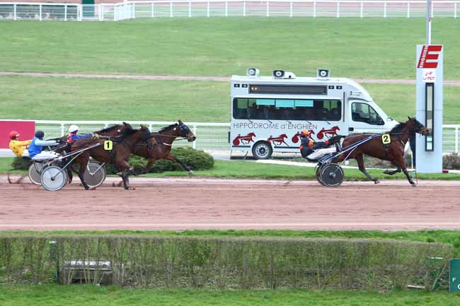 Photo d'arrivée de la course pmu PRIX GALLUS II à ENGHIEN le Vendredi 26 février 2016