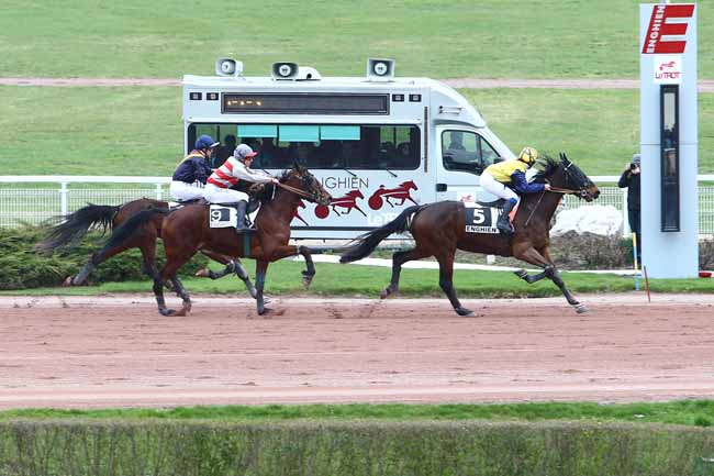 Photo d'arrivée de la course pmu PRIX DU TARN à ENGHIEN le Vendredi 26 février 2016