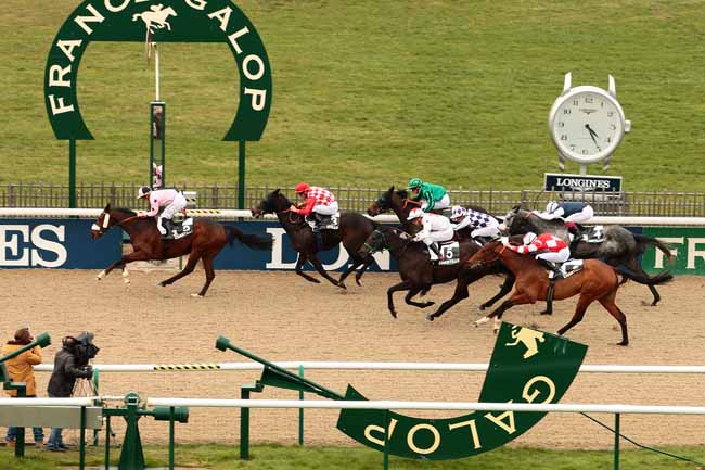 Photo d'arrivée de la course pmu PRIX DE LA ROUTE DE LA MAISON NOIRE à CHANTILLY le Vendredi 26 février 2016