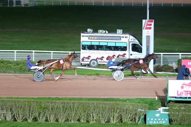 Photo d'arrivée de la course pmu PRIX DU BEAUJOLAIS à ENGHIEN le Samedi 27 février 2016