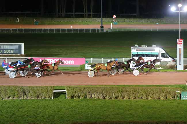 Photo d'arrivée de la course pmu PRIX DES ARDENNES à ENGHIEN le Samedi 27 février 2016