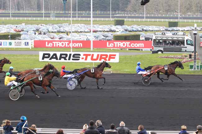 Photo d'arrivée de la course pmu PRIX DE MONTAUBAN à PARIS-VINCENNES le Dimanche 28 février 2016