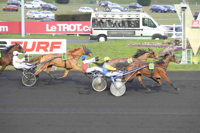 Photo d'arrivée de la course pmu PRIX D'AVENCHES à PARIS-VINCENNES le Dimanche 28 février 2016