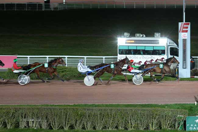 Photo d'arrivée de la course pmu PRIX DE JANVAL à ENGHIEN le Lundi 29 février 2016