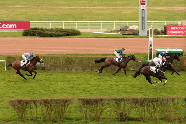 Photo d'arrivée de la course pmu PRIX DU PONT D'IENA à ENGHIEN le Mardi 1 mars 2016