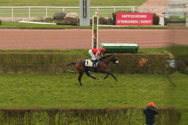 Photo d'arrivée de la course pmu PRIX FERNAND ROY à ENGHIEN le Mardi 1 mars 2016