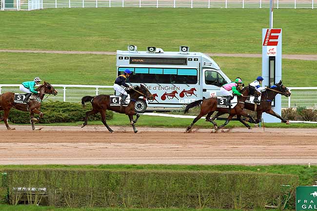 Photo d'arrivée de la course pmu PRIX D'HERBLAY à ENGHIEN le Mercredi 2 mars 2016