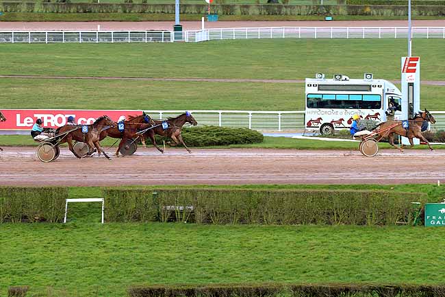 Photo d'arrivée de la course pmu PRIX DE MARENNES à ENGHIEN le Mercredi 2 mars 2016