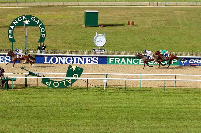 Photo d'arrivée de la course pmu PRIX ANABAA à CHANTILLY le Jeudi 3 mars 2016