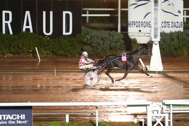 Photo d'arrivée de la course pmu PRIX D'UPPSALA à CAGNES-SUR-MER le Vendredi 4 mars 2016