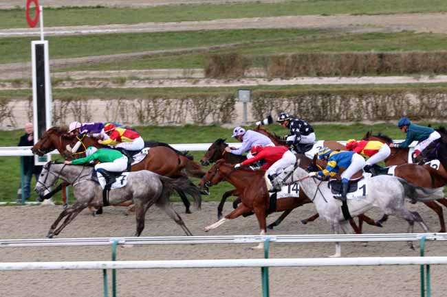 Photo d'arrivée de la course pmu PRIX DU CAP DE LA HEVE à DEAUVILLE le Vendredi 4 mars 2016