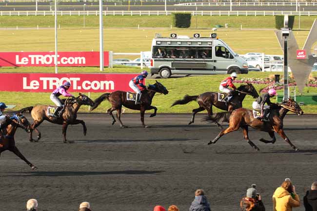Photo d'arrivée de la course pmu PRIX HENRI DESMONTILS à PARIS-VINCENNES le Samedi 5 mars 2016