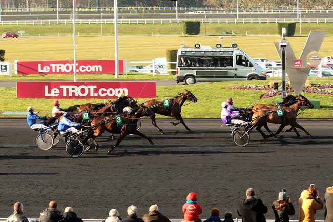 Photo d'arrivée de la course pmu PRIX DE MONTSOREAU à PARIS-VINCENNES le Samedi 5 mars 2016