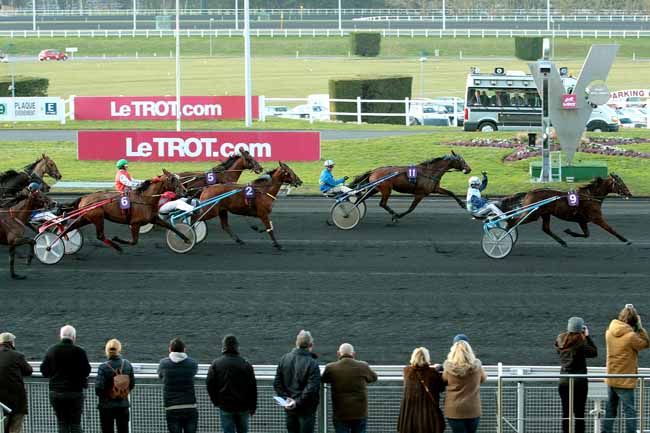Photo d'arrivée de la course pmu PRIX DE L'UNION EUROPEENNE à PARIS-VINCENNES le Samedi 5 mars 2016