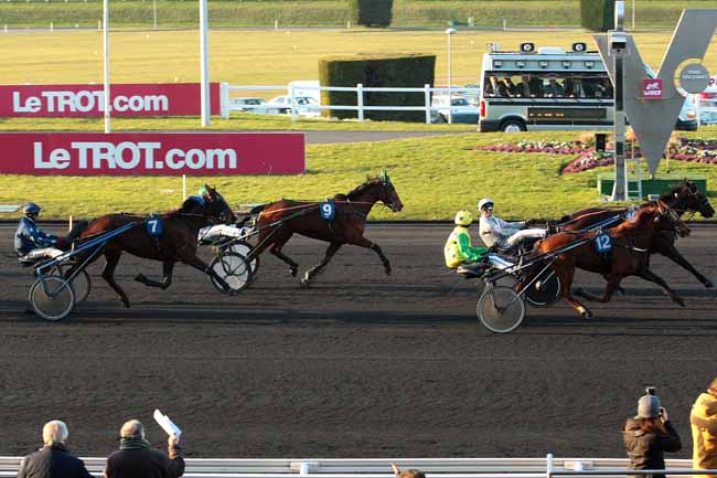 Photo d'arrivée de la course pmu PRIX DE MAUREPAS à PARIS-VINCENNES le Samedi 5 mars 2016