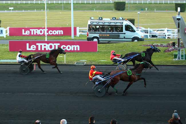 Photo d'arrivée de la course pmu PRIX DE GUER-COETQUIDAN à PARIS-VINCENNES le Samedi 5 mars 2016