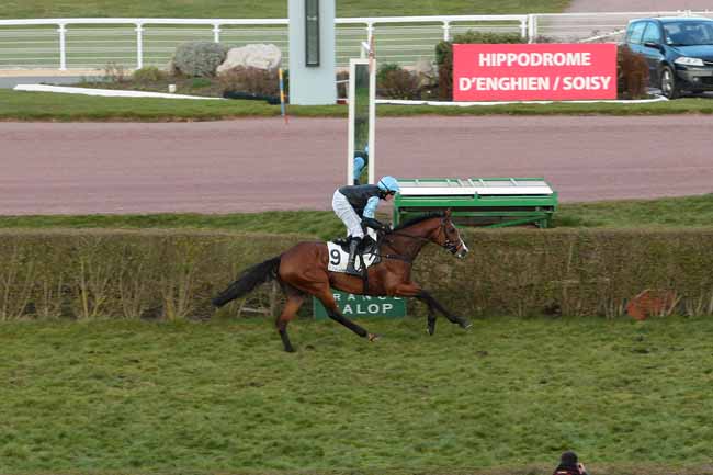 Photo d'arrivée de la course pmu PRIX DU MONT CENIS à ENGHIEN le Lundi 7 mars 2016