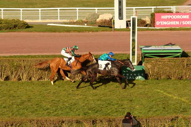 Photo d'arrivée de la course pmu PRIX AVRANCHIN à ENGHIEN le Lundi 7 mars 2016