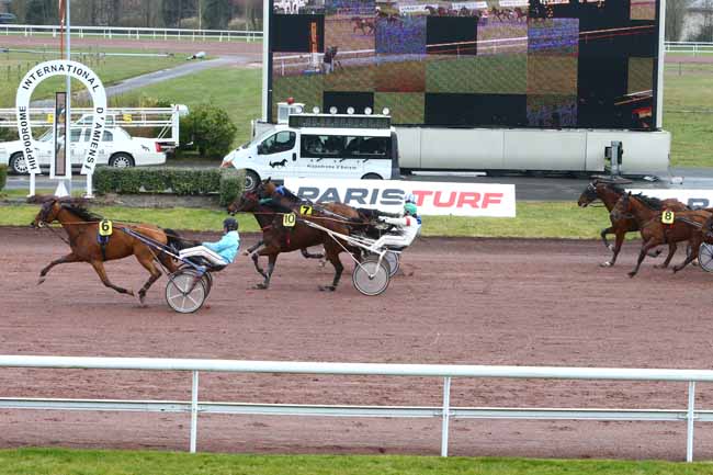 Photo d'arrivée de la course pmu GRAND NATIONAL DU TROT PARIS-TURF à AMIENS le Mercredi 9 mars 2016
