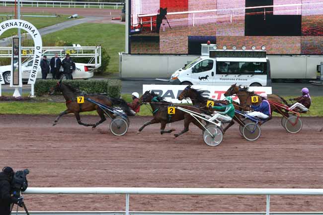 Photo d'arrivée de la course pmu PRIX CLUBBING BY JET TOURS à AMIENS le Mercredi 9 mars 2016