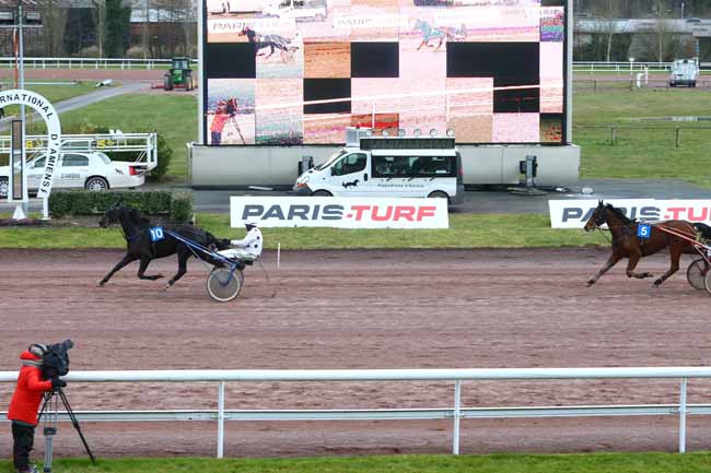 Photo d'arrivée de la course pmu PRIX MARATHON MAN (GR B) à AMIENS le Mercredi 9 mars 2016