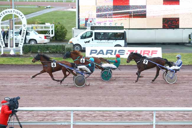 Photo d'arrivée de la course pmu PRIX DUC DE REVE à AMIENS le Mercredi 9 mars 2016