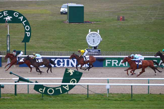 Photo d'arrivée de la course pmu PRIX DES FRAYOIRS à CHANTILLY le Jeudi 10 mars 2016