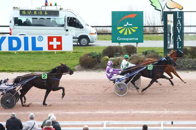 Photo d'arrivée de la course pmu PRIX FRANCE BLEU MAYENNE à LAVAL le Mercredi 16 mars 2016