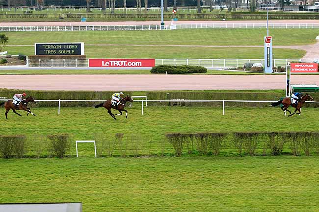 Photo d'arrivée de la course pmu PRIX D'ESSAI DES POULICHES (PELOTON B) à ENGHIEN le Mercredi 16 mars 2016