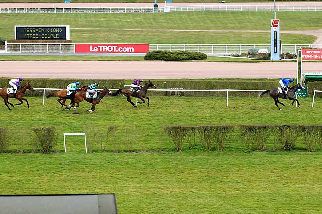 Photo d'arrivée de la course pmu PRIX D'AURILLAC à ENGHIEN le Mercredi 16 mars 2016