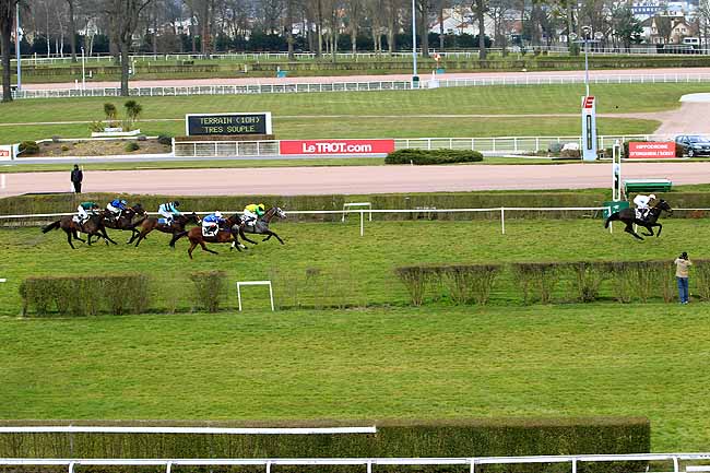 Photo d'arrivée de la course pmu PRIX QUOMODO à ENGHIEN le Mercredi 16 mars 2016