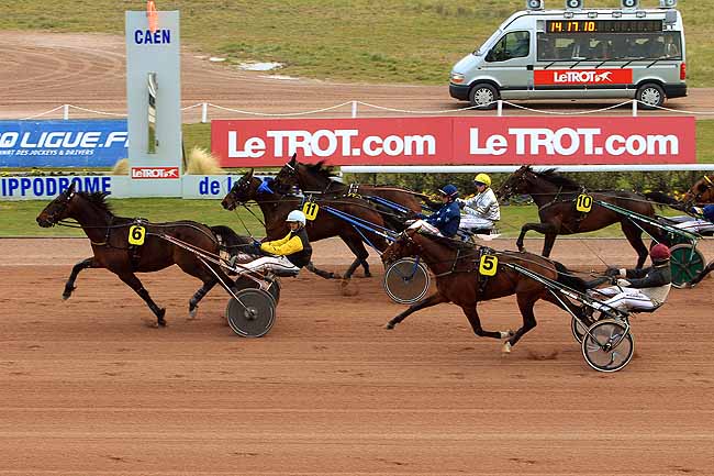 Photo d'arrivée de la course pmu PRIX DE CANAPVILLE à CAEN le Vendredi 18 mars 2016