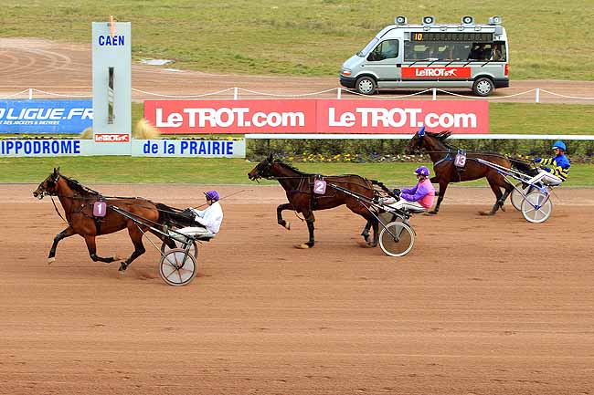 Photo d'arrivée de la course pmu PRIX DE SAINT-WANDRILLE (GR A) à CAEN le Vendredi 18 mars 2016