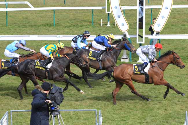 Photo d'arrivée de la course pmu PRIX BENJAMIN BOUTIN à COMPIEGNE le Lundi 21 mars 2016