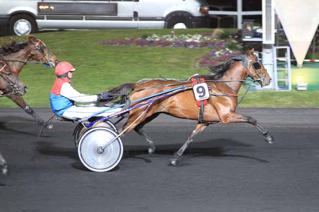 Photo d'arrivée de la course pmu PRIX AGATHE à PARIS-VINCENNES le Mardi 22 mars 2016
