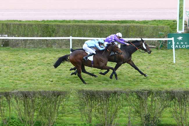 Photo d'arrivée de la course pmu PRIX SOLITAIRE à ENGHIEN le Mercredi 23 mars 2016