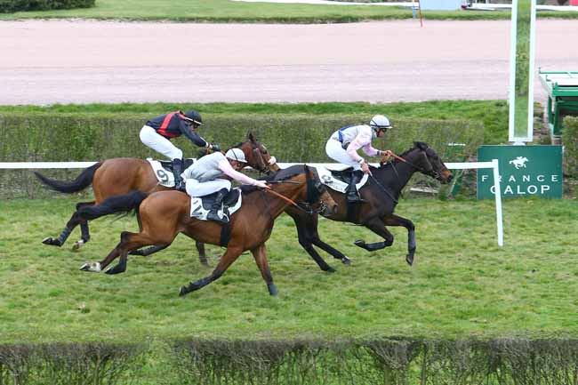 Photo d'arrivée de la course pmu PRIX DU MORBIHAN à ENGHIEN le Mercredi 23 mars 2016