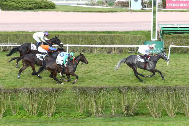 Photo d'arrivée de la course pmu PRIX DE SOISSONS à ENGHIEN le Mercredi 23 mars 2016