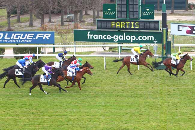 Photo d'arrivée de la course pmu PRIX DU DEBUT à SAINT-CLOUD le Jeudi 24 mars 2016