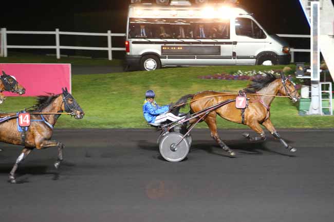 Photo d'arrivée de la course pmu PRIX ALCYONE à PARIS-VINCENNES le Vendredi 25 mars 2016
