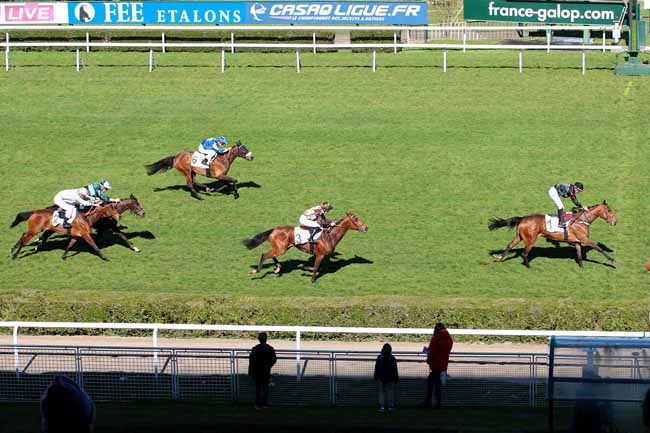Photo d'arrivée de la course pmu PRIX D'ESTRUVAL à SAINT-CLOUD le Lundi 28 mars 2016