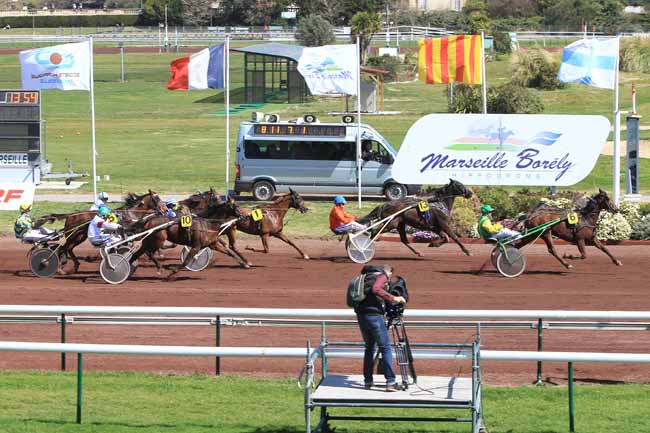 Photo d'arrivée de la course pmu GRAND NATIONAL DU TROT PARIS-TURF à MARSEILLE-BORELY le Mercredi 30 mars 2016