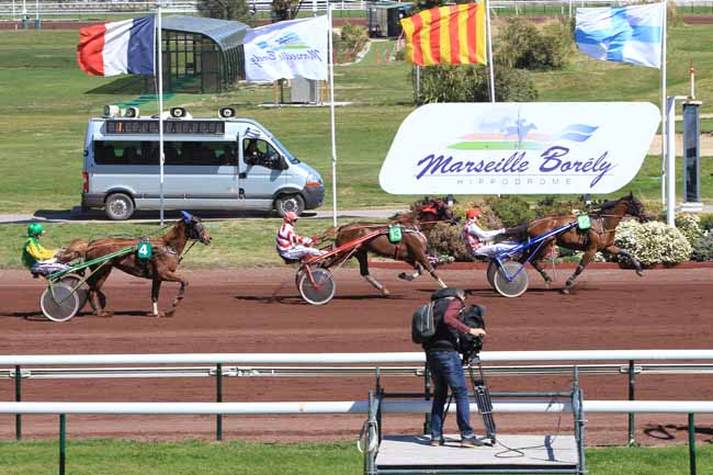 Photo d'arrivée de la course pmu PRIX DE CASSIS à MARSEILLE-BORELY le Mercredi 30 mars 2016