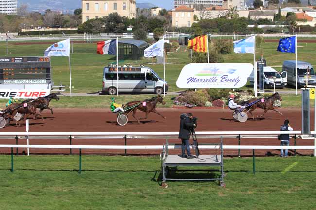 Photo d'arrivée de la course pmu PRIX DE CAGNES-SUR-MER à MARSEILLE-BORELY le Mercredi 30 mars 2016