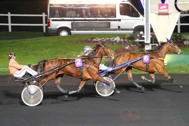 Photo d'arrivée de la course pmu PRIX IDUNNA à PARIS-VINCENNES le Vendredi 1 avril 2016