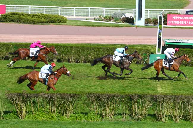 Photo d'arrivée de la course pmu PRIX ORVILLIERS à ENGHIEN le Mardi 5 avril 2016