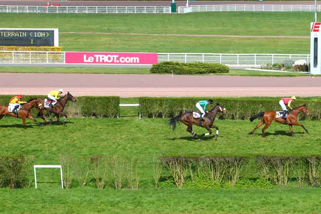 Photo d'arrivée de la course pmu PRIX DE L'ILE DE RE à ENGHIEN le Mardi 5 avril 2016
